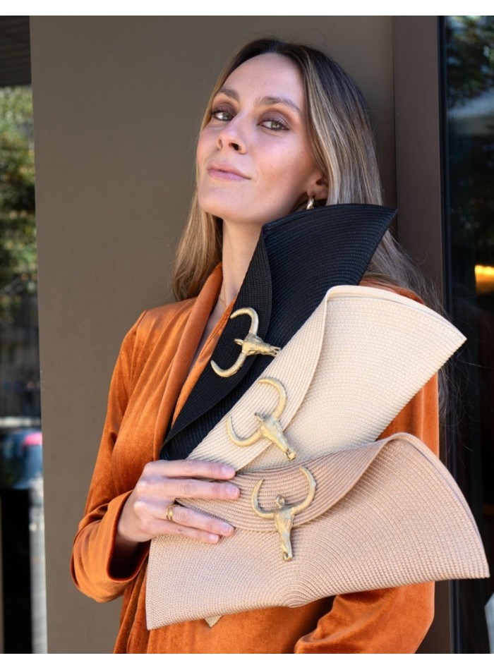 Sac en raphia avec fermoir en bronze