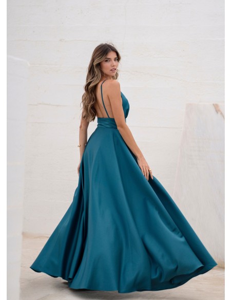Vestido de corte princesa turquesa con escote pronunciado Vestido de corte princesa turquesa con escote pronunciado