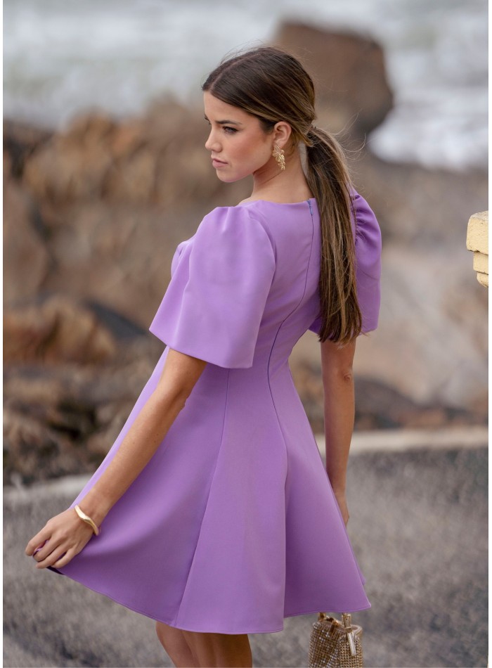 Lilac short dress with round neckline