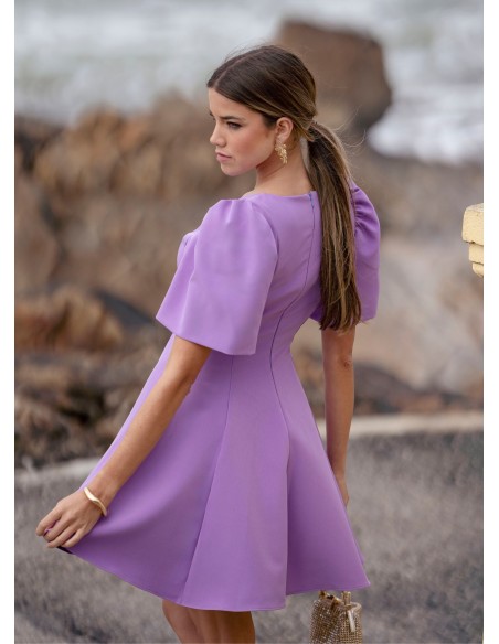 Robe courte à encolure ronde de couleur lilas