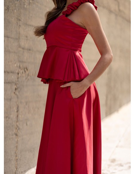 Falda midi roja con bolsillos y cierre lateral para eventos