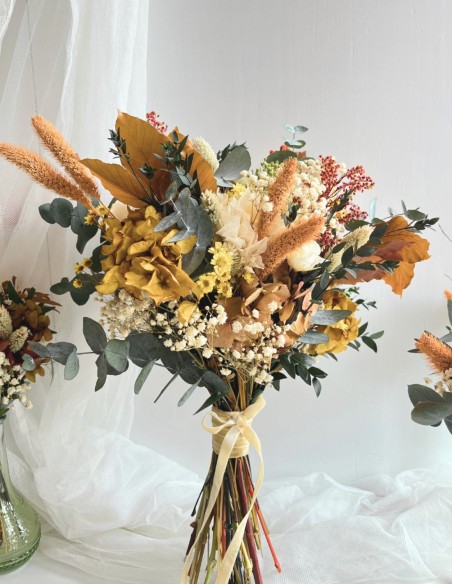 Autumn bridal bouquet with preserved flowers in ivory and ochre tones