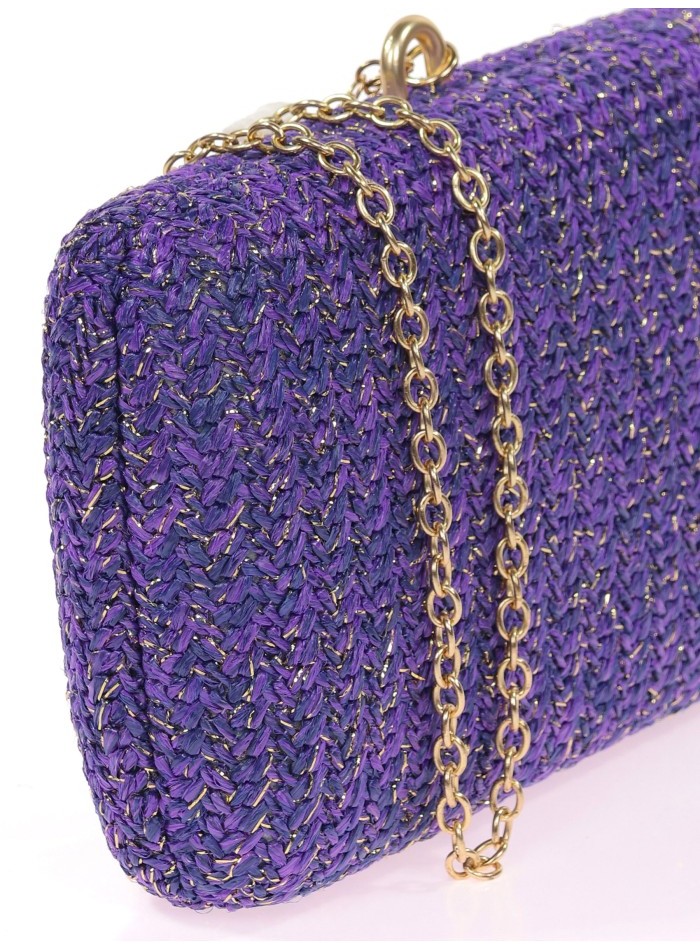 parte trasera del Bolso de fiesta de rafia con pequeñas conchitas y caracolas en morado