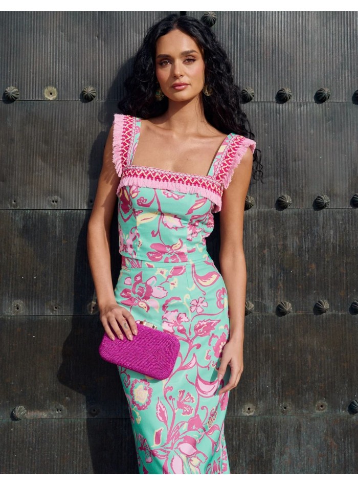 Top corto con tirantes ancho decorado y escote...