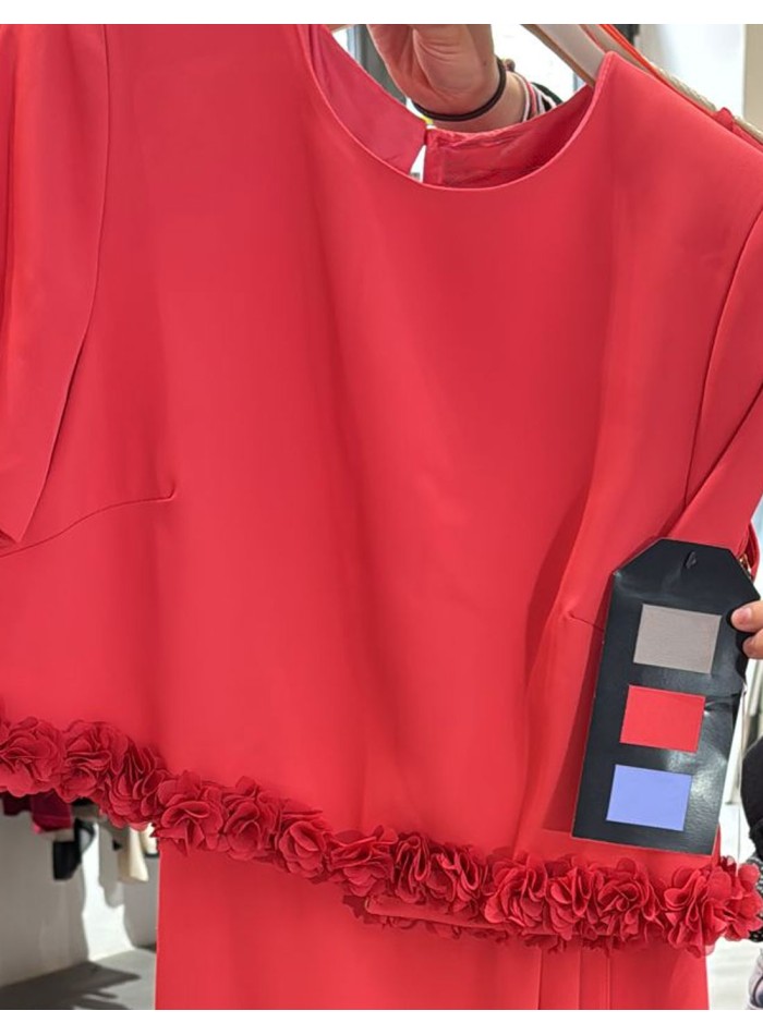 Vestido de fiesta de tirante ancho con sobrecamisa