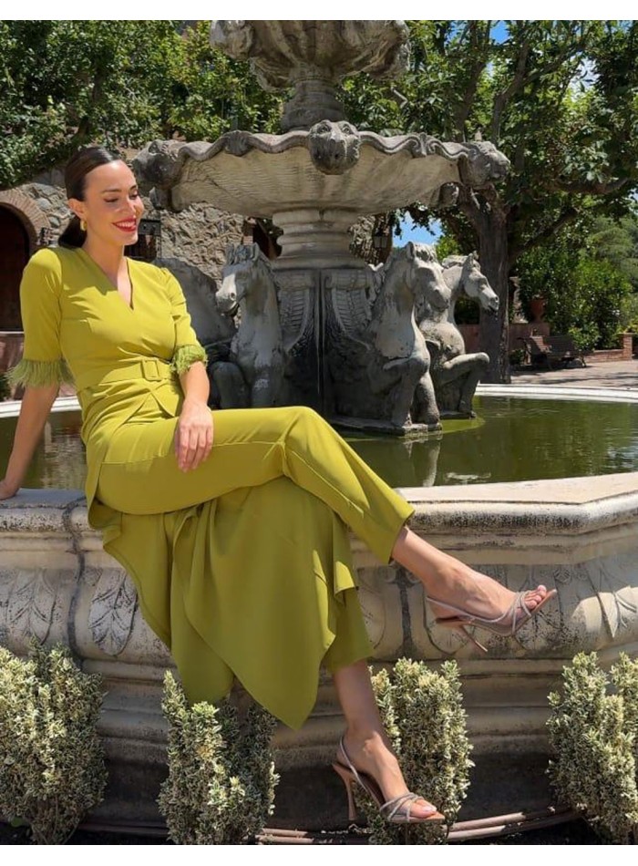 Conjunto de top largo y pantalón para invitada talla grande