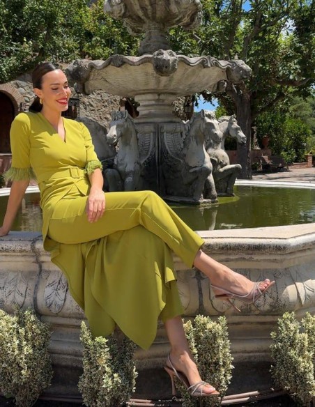 Conjunto de top largo y pantalón para invitada talla grande