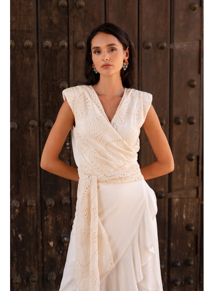 Mother's communion set in white linen