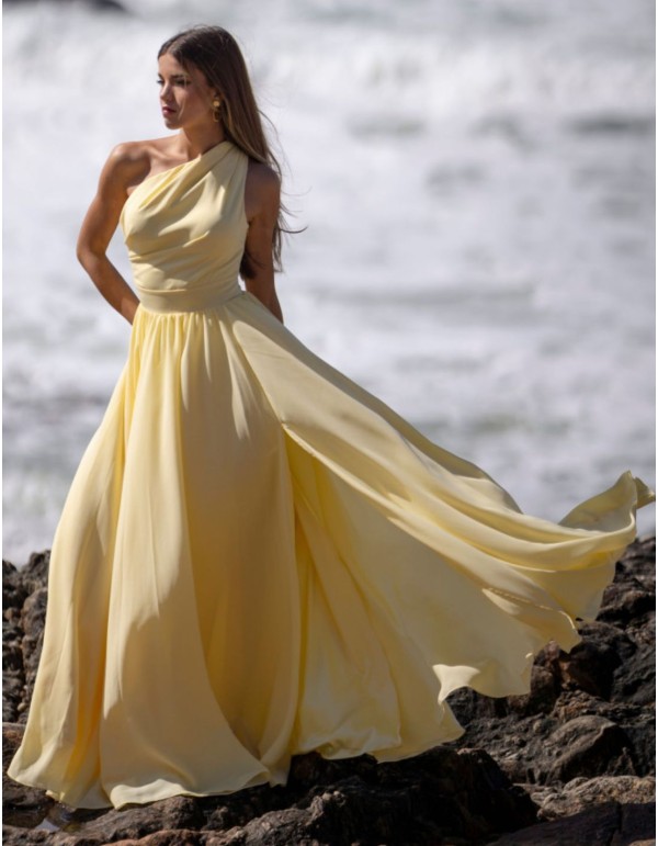Robe longue jaune clair avec encolure asymétrique et...