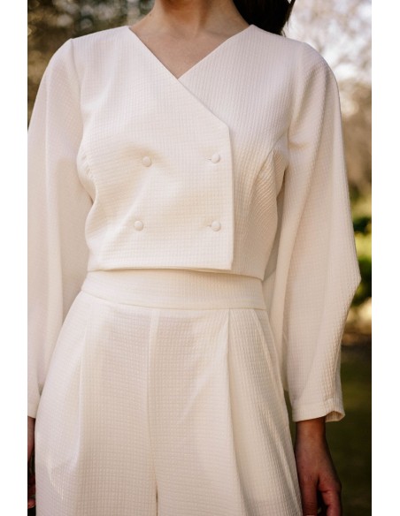 Short double-breasted jacket with buttons and wide sleeves