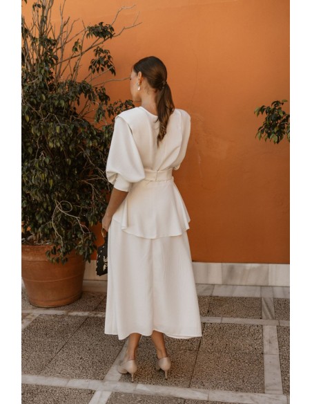 Blusa blanca de manga francesa con cinturón peplum para ocasiones especiales Blusa blanca de manga francesa con cinturón peplum para ocasiones especiales