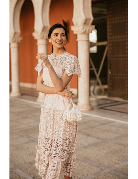 Vestido rosa perla de encaje midi con volantes para eventos