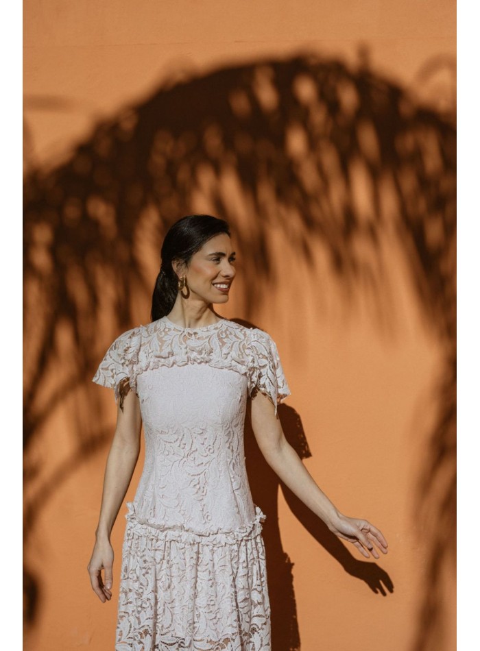 Robe midi en dentelle rose perle avec volants