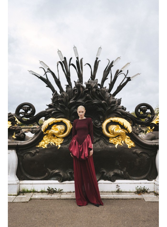 Vestido largo burdeos con falda de gasa desmontable para ocasiones especiales