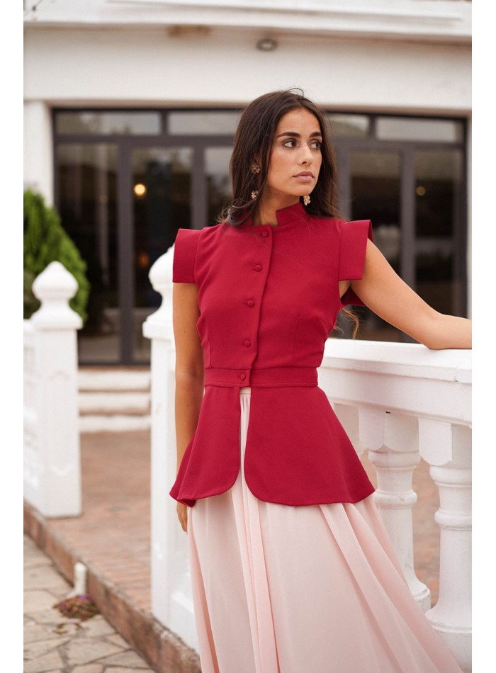 Gilet rouge boutonné avec volant à la taille