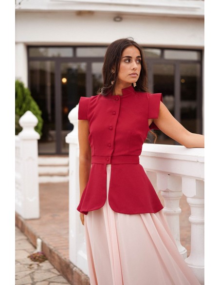 Gilet rouge boutonné avec volant à la taille