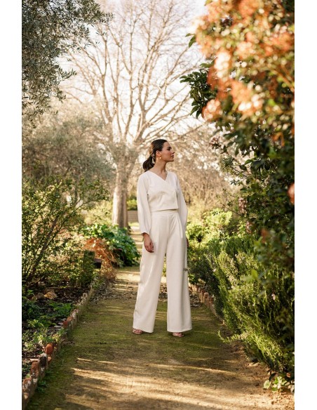 Wide, high-waisted raw long pants