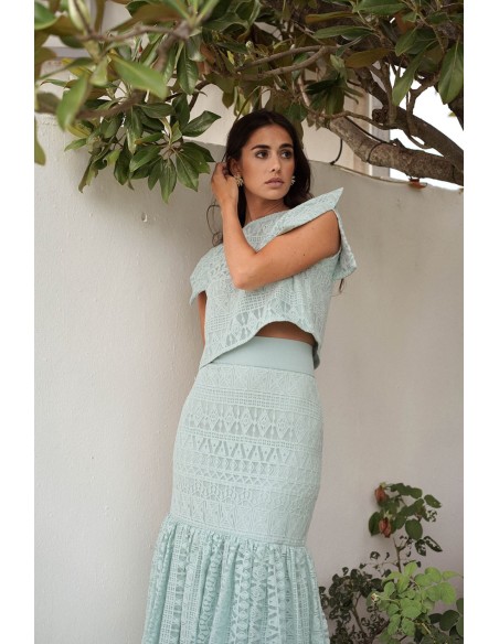 Top court vert aqua avec manches courtes à col en V