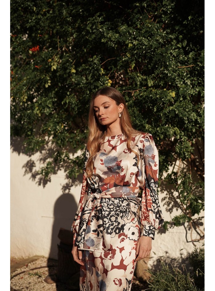 Printed blouse-type top with asymmetrical hem...