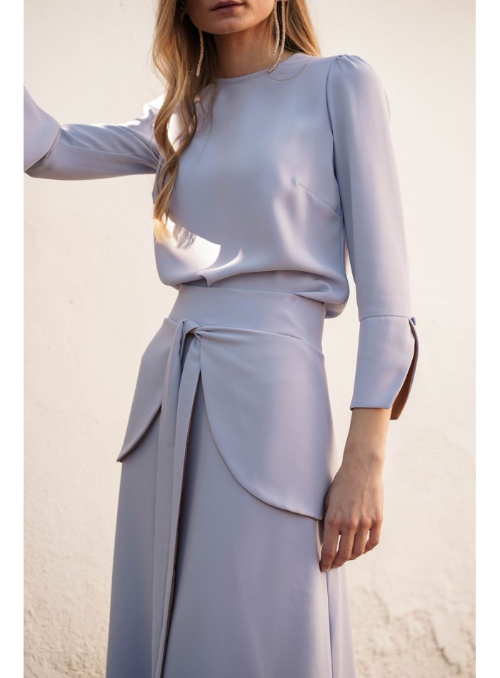 Top en color lavanda con detalle de puños