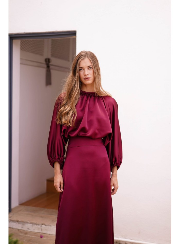 Long sleeve burgundy top with gathered at the...