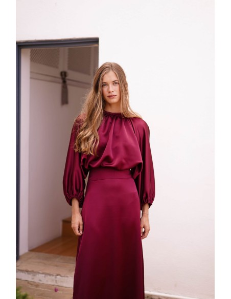 Long sleeve burgundy top with gathered at the waist