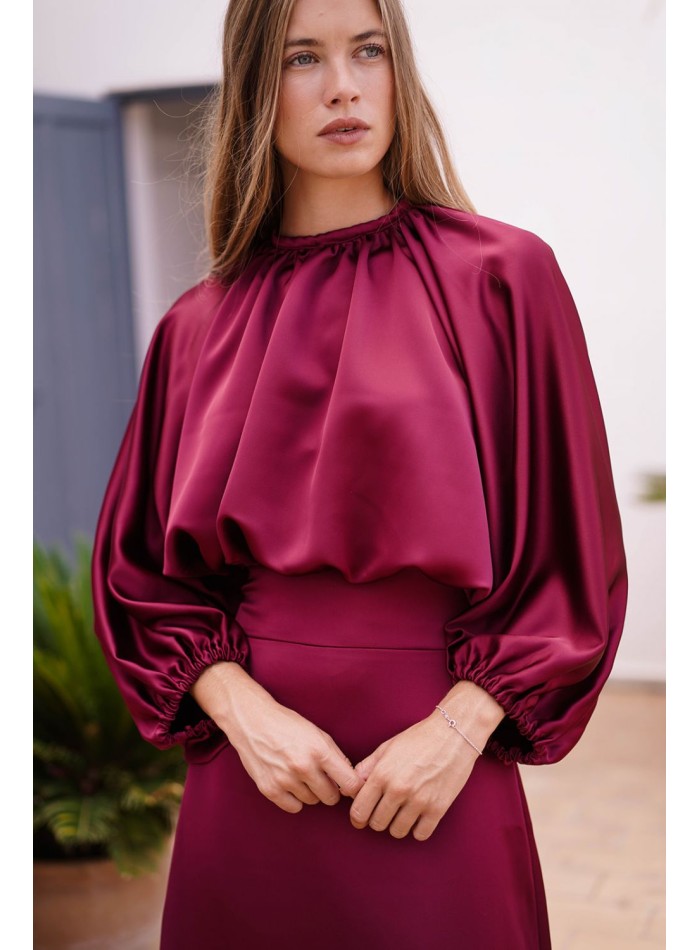 Long sleeve burgundy top with gathered at the...