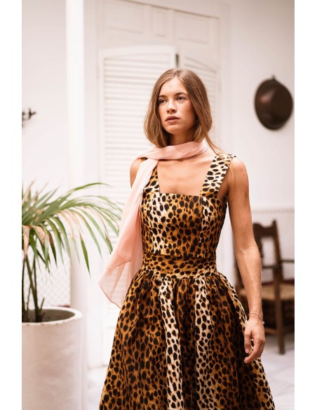 Top de tirantes anchos estampado leopardo para eventos