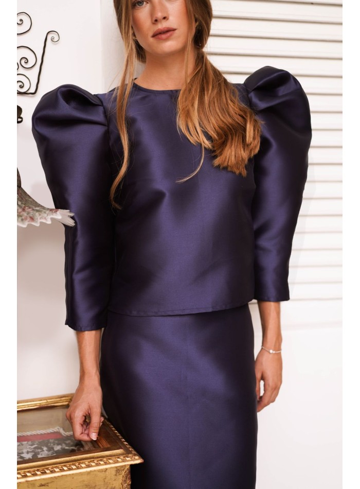 Top de mikado azul marino con mangas abullonadas para combinar con falda a juego