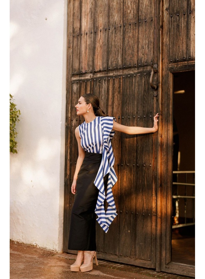 Top à volants et à rayures bleues