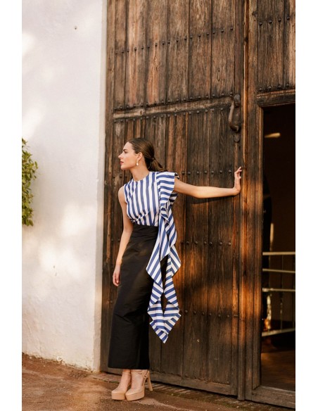 Top à volants et à rayures bleues