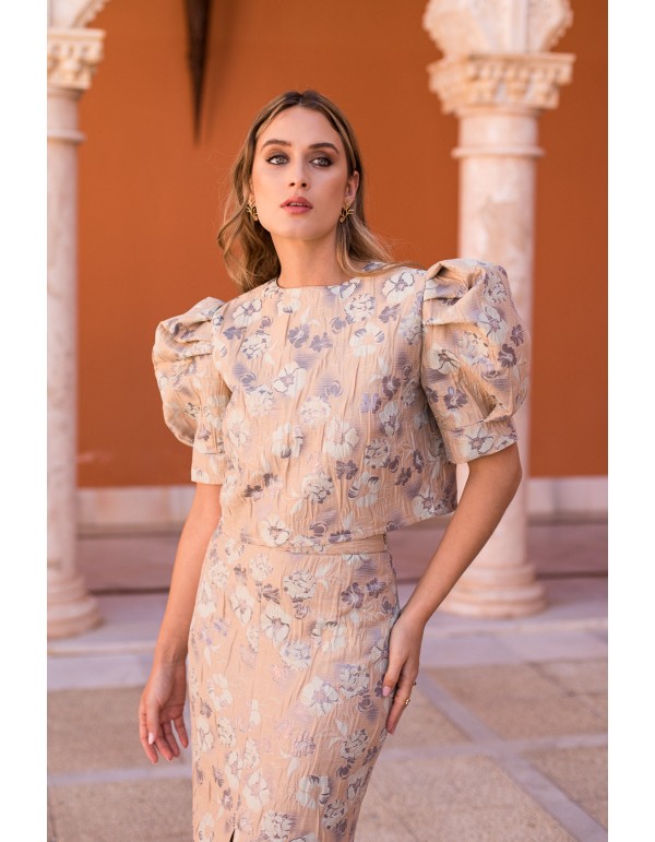 Floral brocade top with short puffed sleeves 2