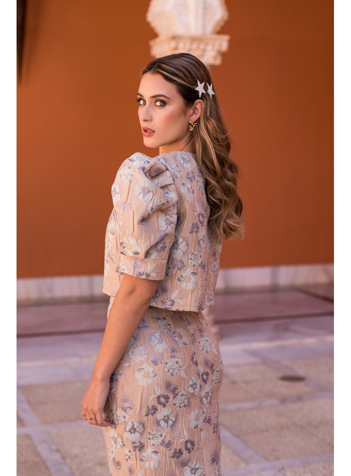 Top brocado de flores con manga corta abullonada para graduaciones