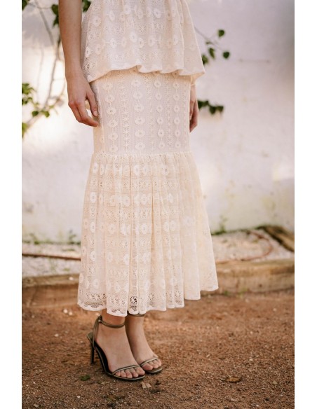 Midi party skirt in ivory macramé with frill