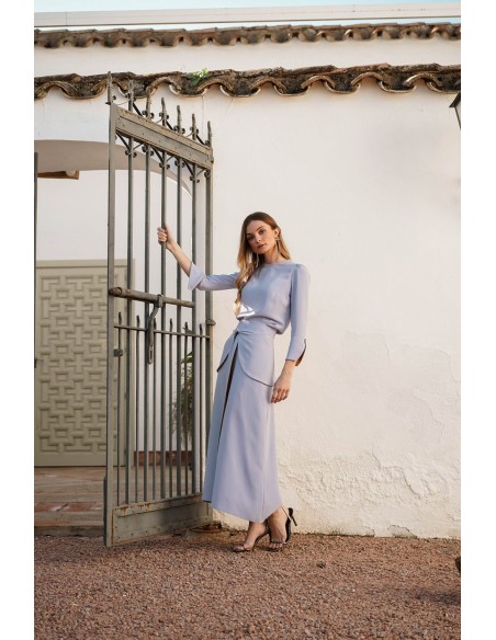 Falda midi evasé con lazada delantera Falda midi evasé con lazada delantera