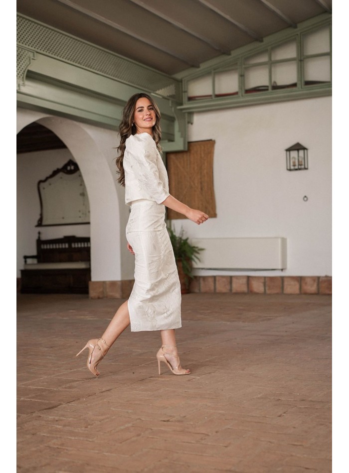 Falda midi brocada en color crudo