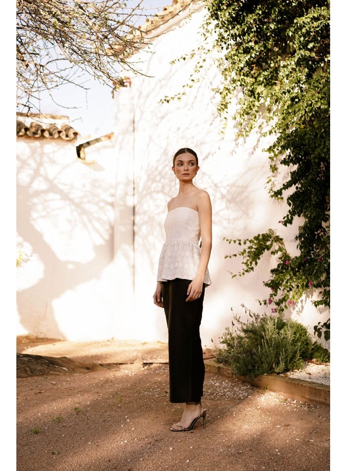 Falda midi recta tafeta negra con abertura trasera para conjuntar en bodas