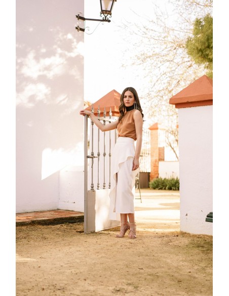 Falda midi con abertura delantera y volante