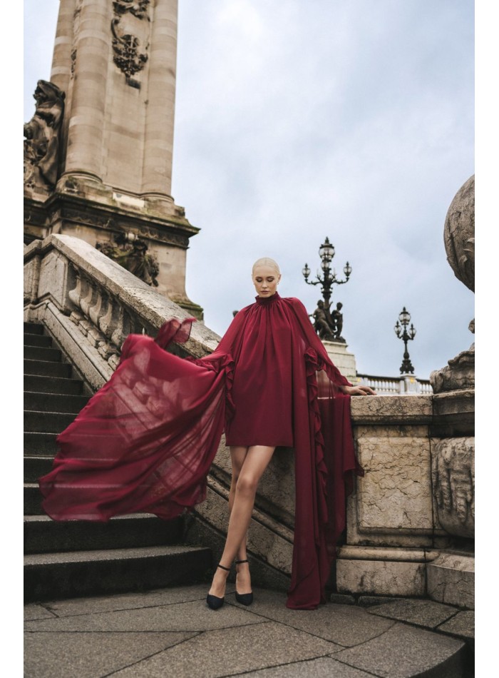 Robe courte en mousseline de soie bordeaux avec...