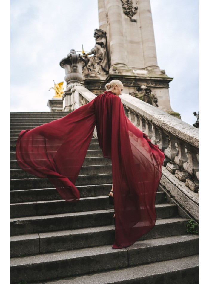 Robe courte en mousseline de soie bordeaux avec...