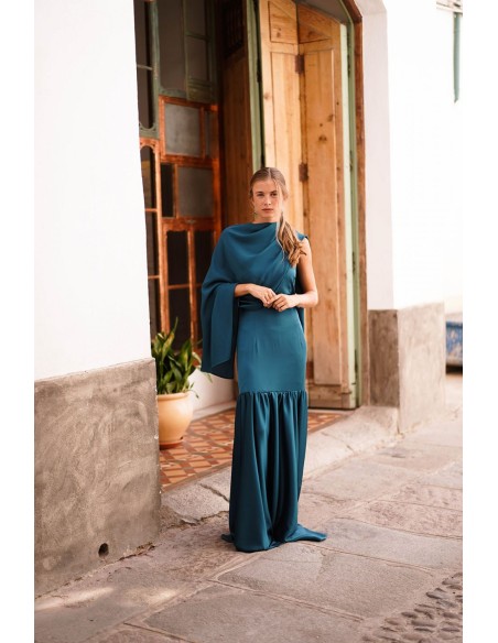 Vestido largo azul petróleo con falda de vuelo