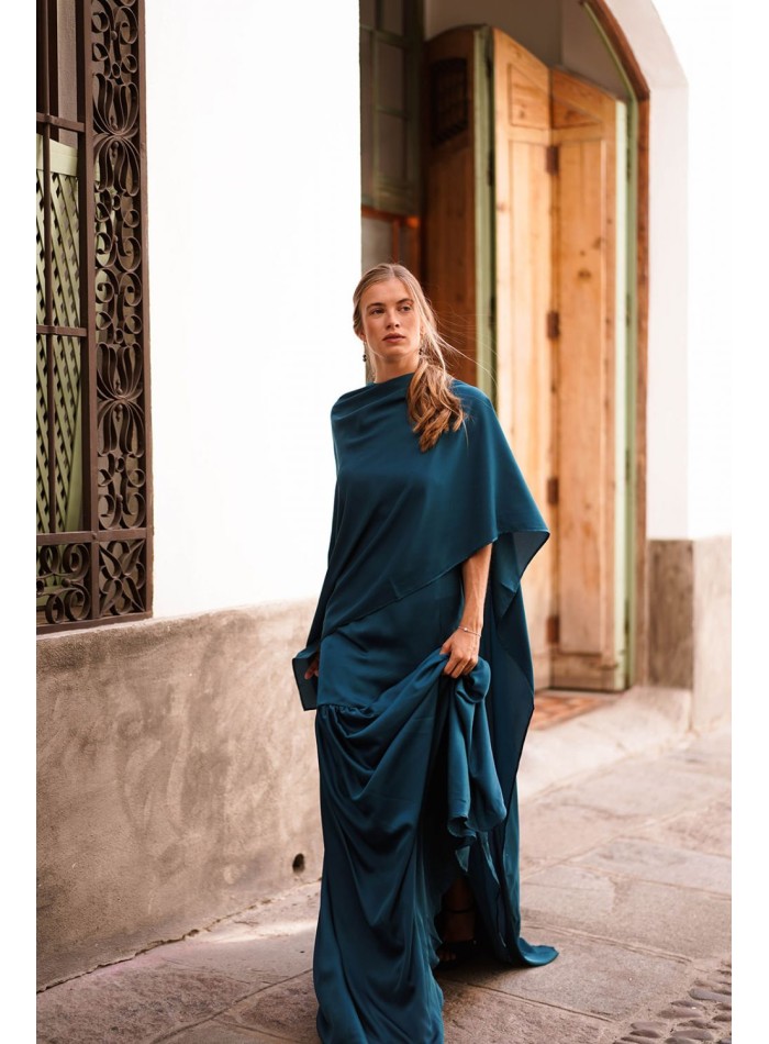 Vestido largo azul petróleo con falda de vuelo para eventos