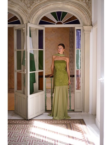 Robe longue en dentelle vert olive avec jupe en mousseline de soie