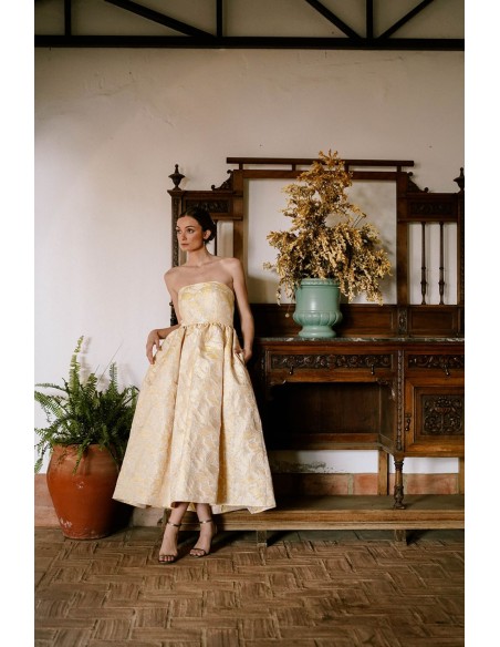 Vestido midi amarillo palabra de honor con bolsillos para eventos Vestido midi amarillo palabra de honor con bolsillos para eventos