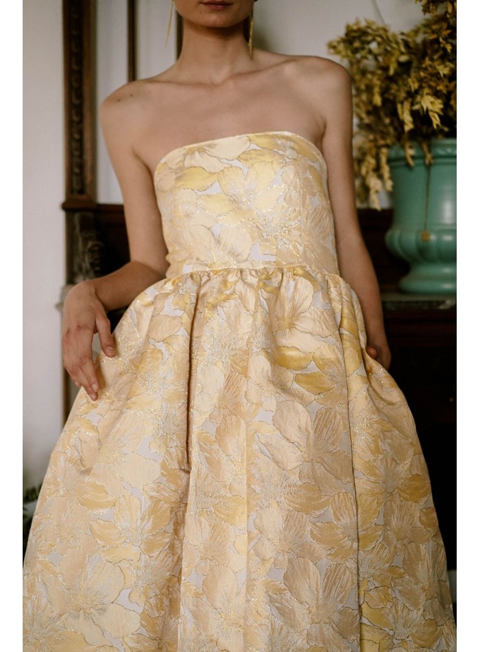 Vestido midi amarillo palabra de honor con bolsillos para invitadas