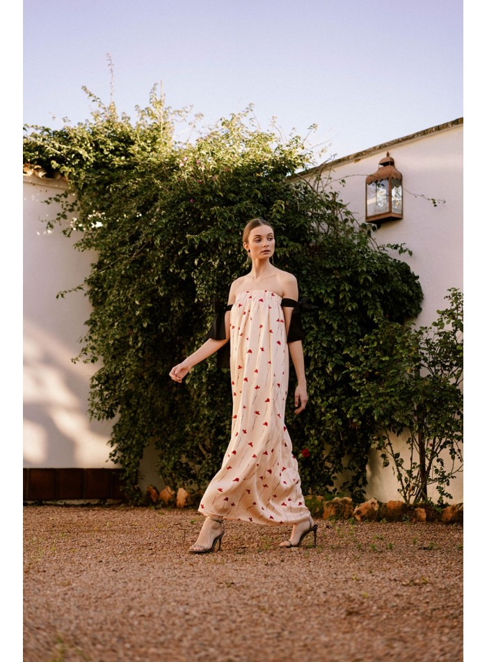 Vestido midi beige con estampado de rosas para invitadas