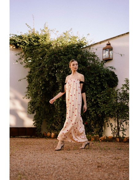 Vestido midi beige con estampado de rosas para invitadas Vestido midi beige con estampado de rosas para invitadas