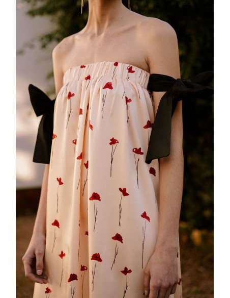 Vestido midi beige con estampado de rosas para ocasiones especiales Vestido midi beige con estampado de rosas para ocasiones especiales