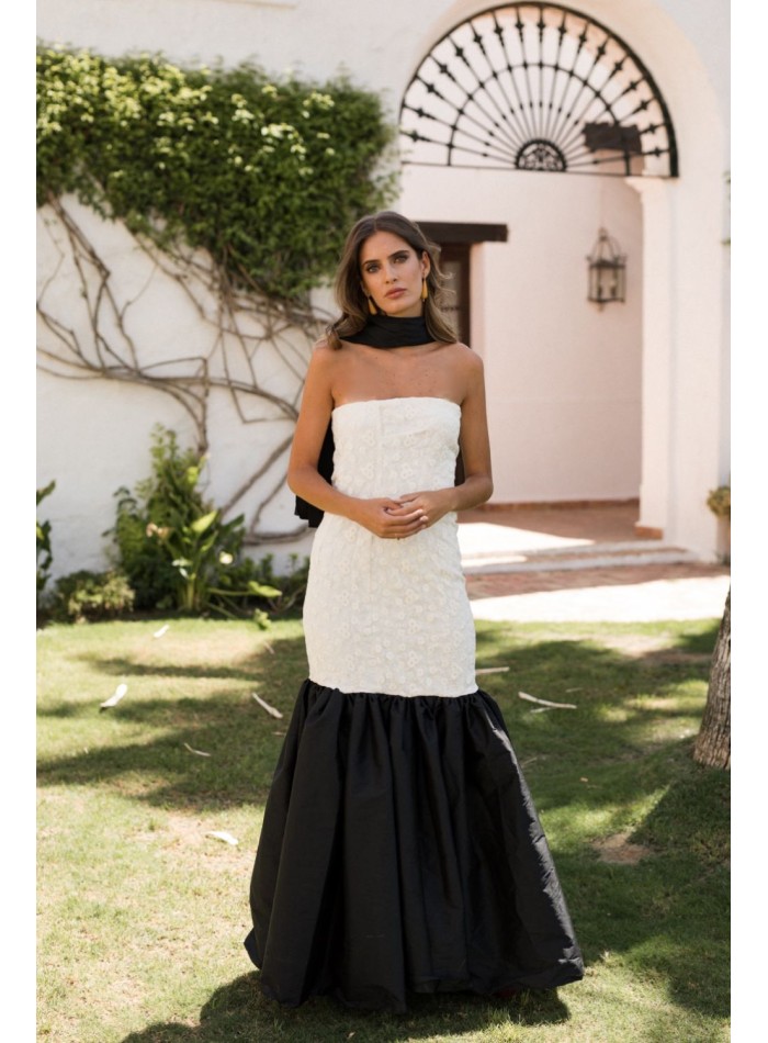 Long black and white strapless dress