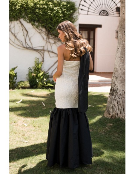 Long black and white strapless dress